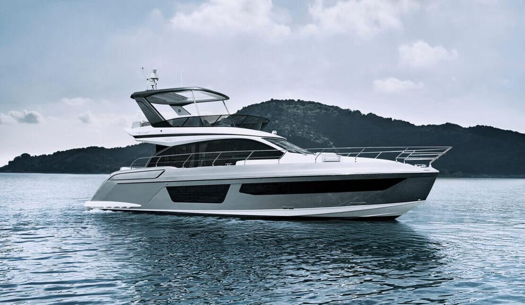 White Azimut 53 Fly