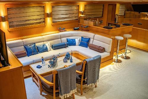 Elegant Retreat: A Stylish and Cozy Salon