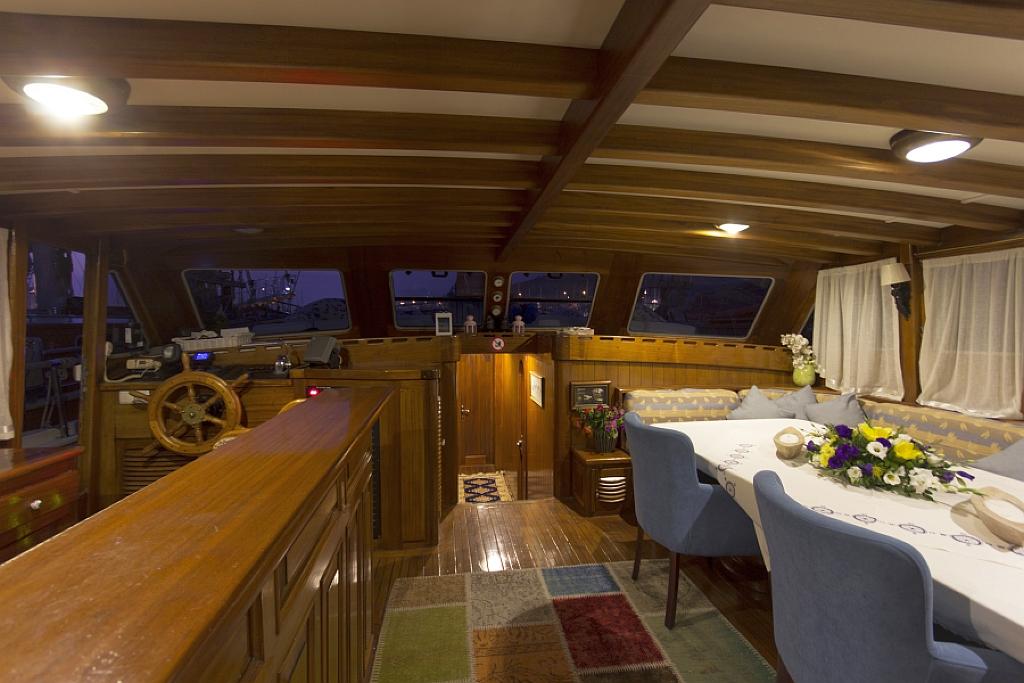 Serenad's Inviting and Comfortable Salon