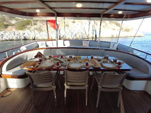 Skilled onboard chef