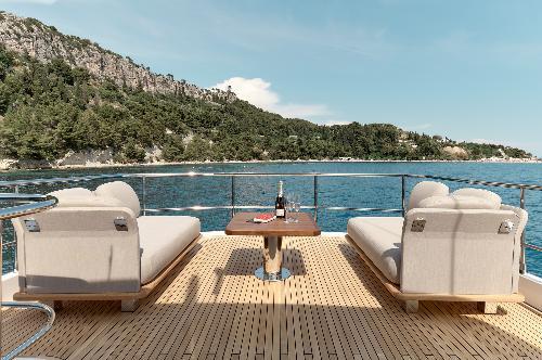 Spacious Flybridge