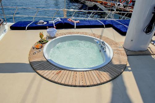 Jaccuzi on board